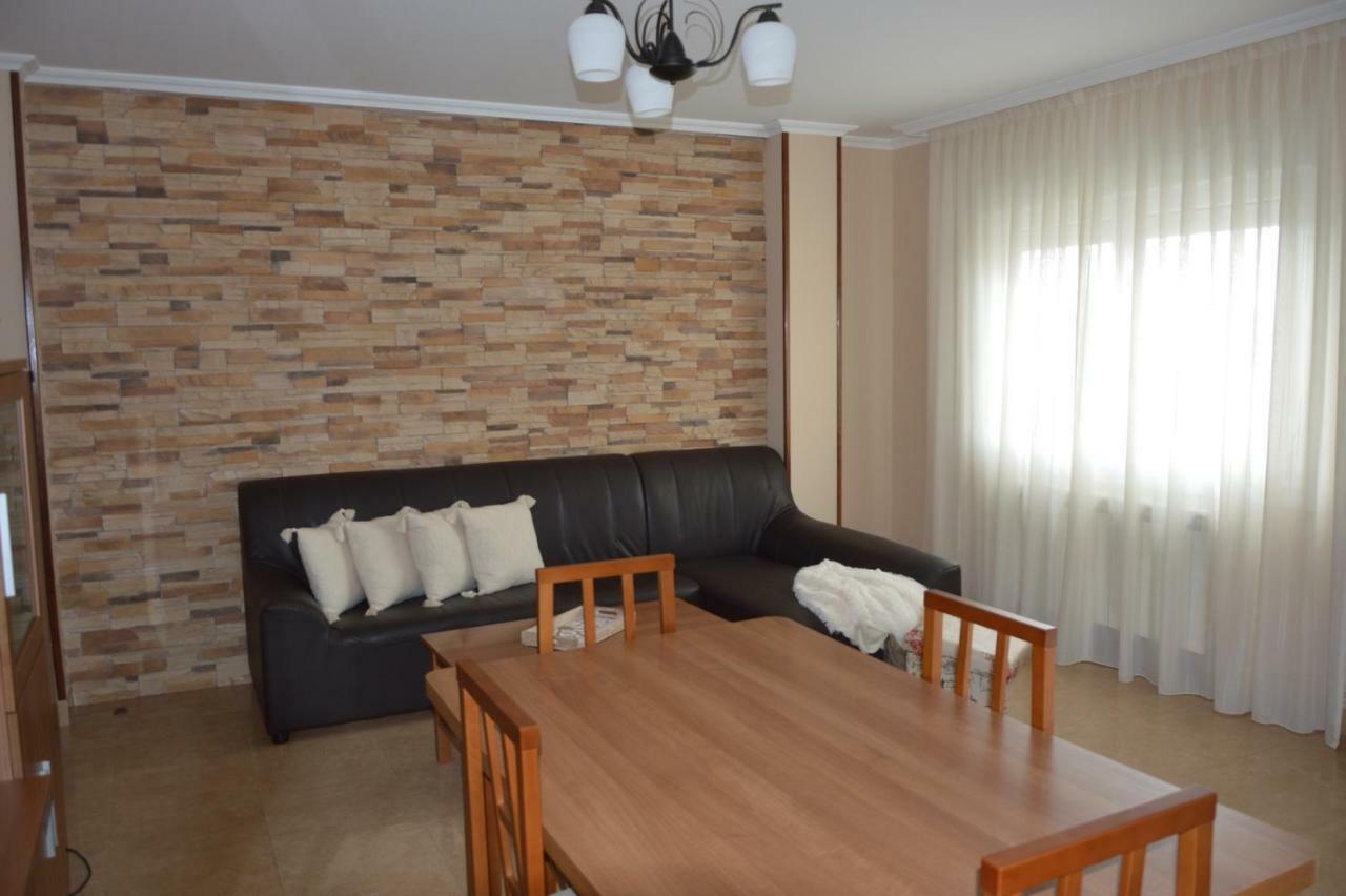 Piso Da Empegada Apartment Arzua Luaran gambar